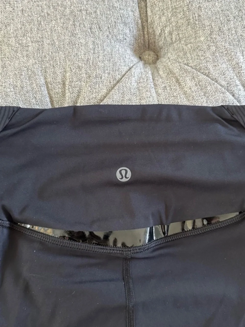 NWOT Lululemon Gloss‎ Trim Run Super High-Rise Tight Black